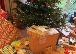 WeKiDo Weihnachtsbaum mit Geschenken 2019